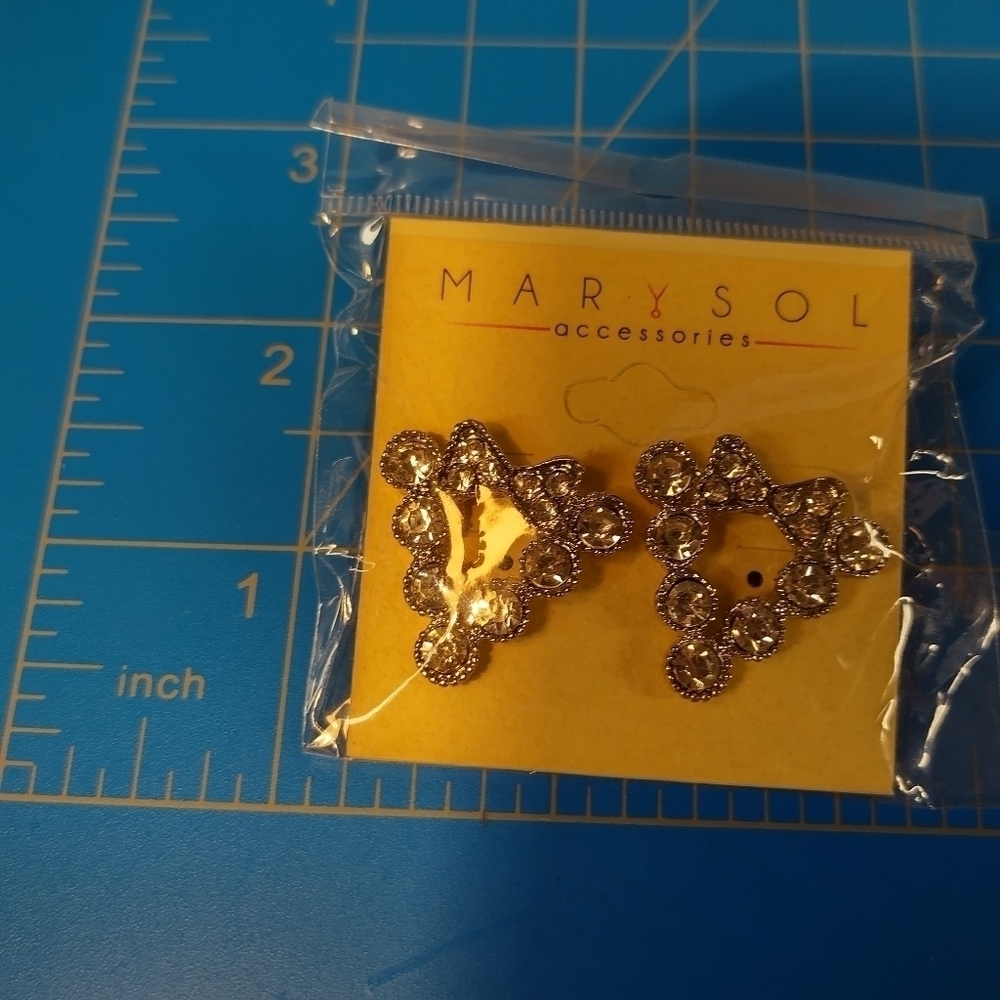 ๐3/$12 9 Pairs of BNWT Earrings Bundle! Various Styles, All For Pierced Ears. - Picture 4 of 15